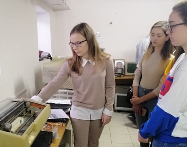 У музеї фізико-математичного факультету, знайомство з експонатами